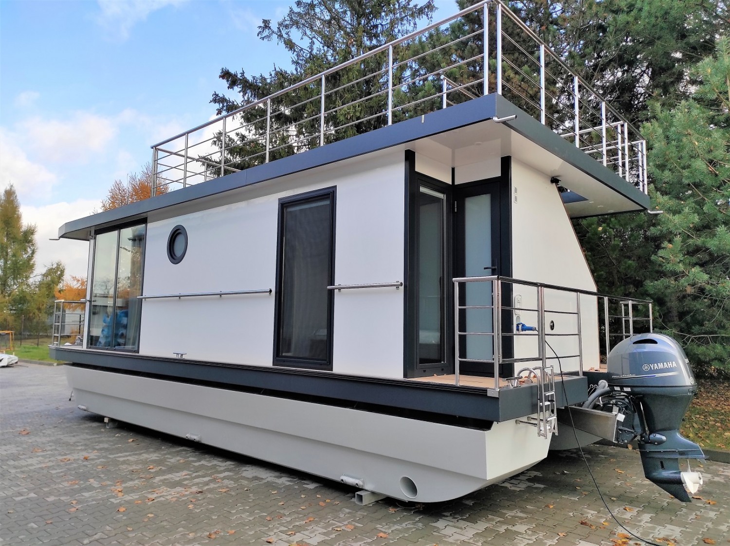 slider 1 House Boat Independant 10x4,5m